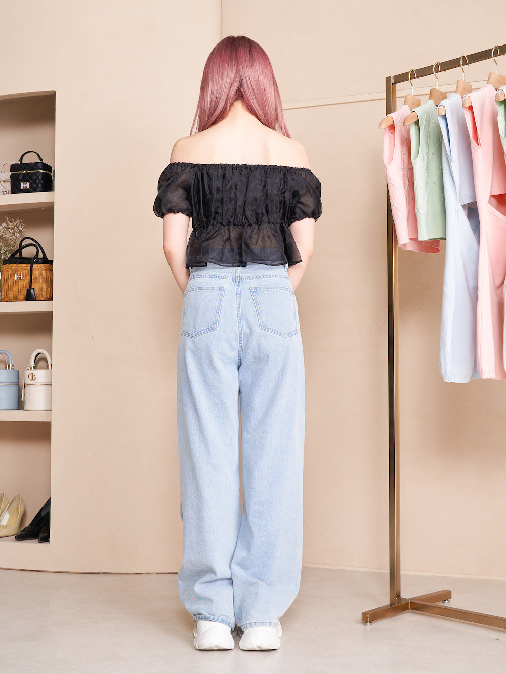 モデル:160cm(着用サイズ:FREE 着用カラー:BLK)