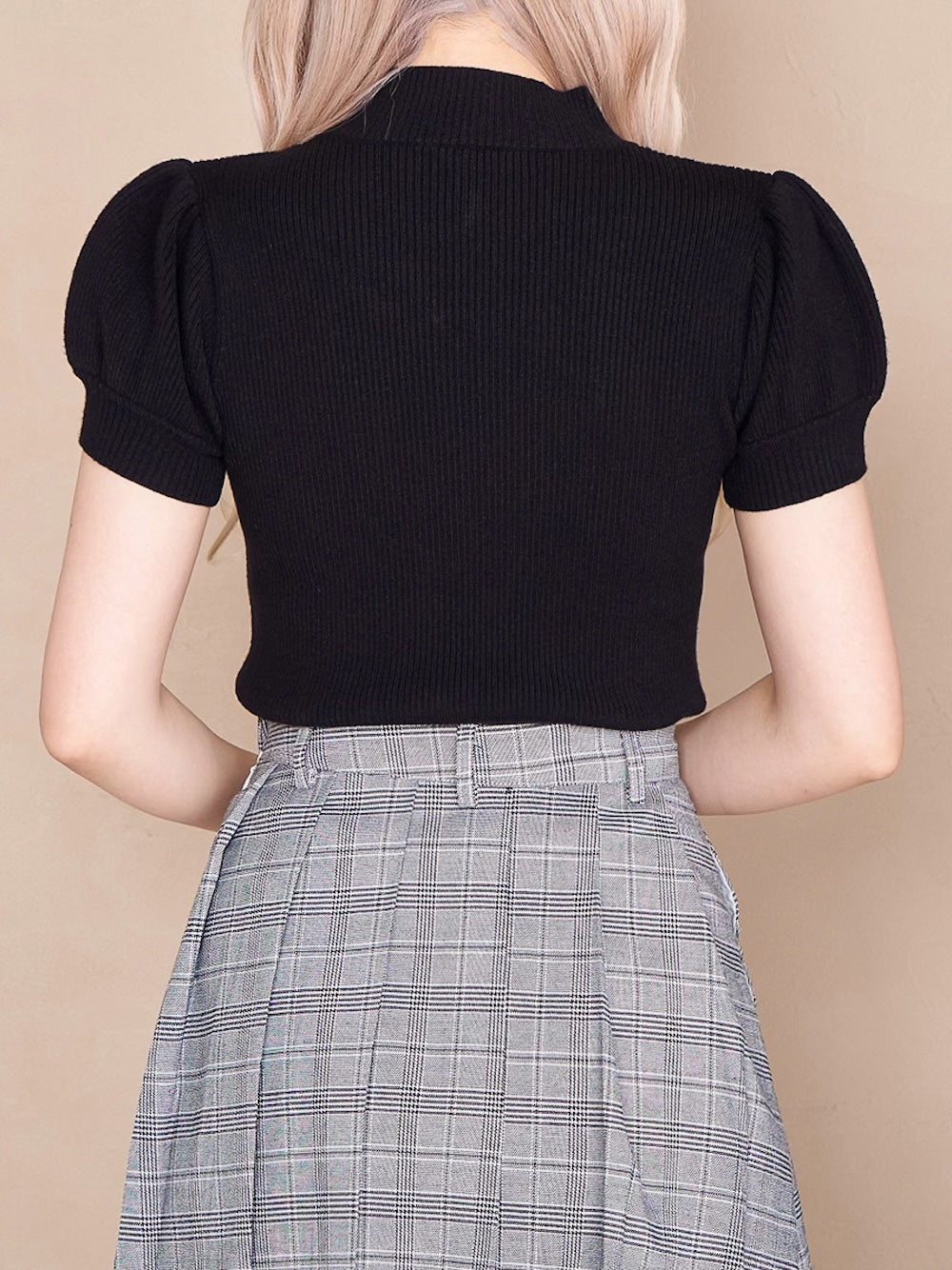モデル:160cm(着用サイズ:FREE 着用カラー:BLK)