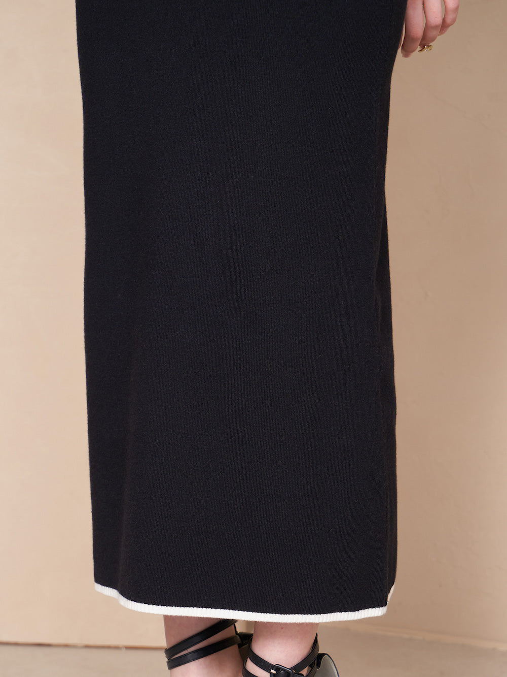 モデル:160cm(着用サイズ:FREE 着用カラー:BLK)