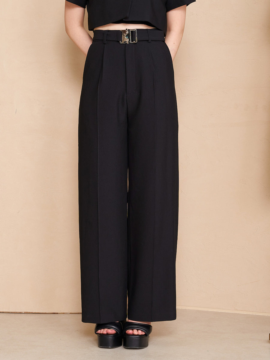 モデル:160cm(着用サイズ:FREE 着用カラー:BLK)