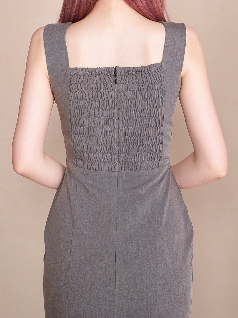 モデル:160cm(着用サイズ:FREE 着用カラー:GRY)