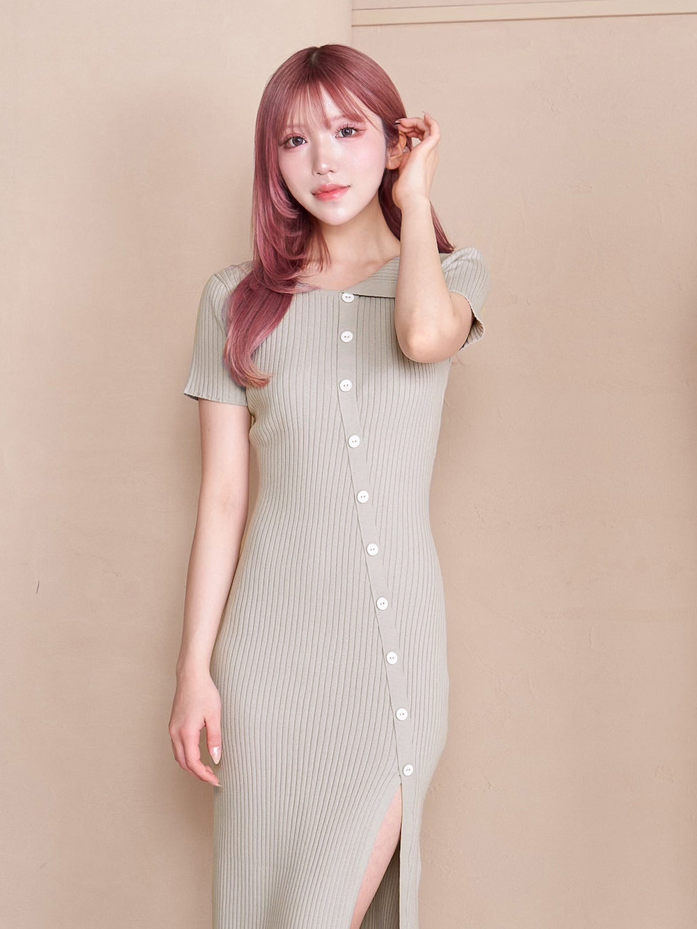 モデル:160cm(着用サイズ:FREE 着用カラー:GRY)