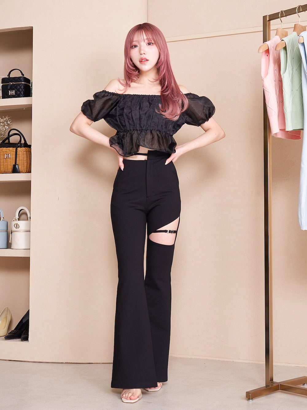 モデル:160cm(着用サイズ:FREE 着用カラー:BLK)