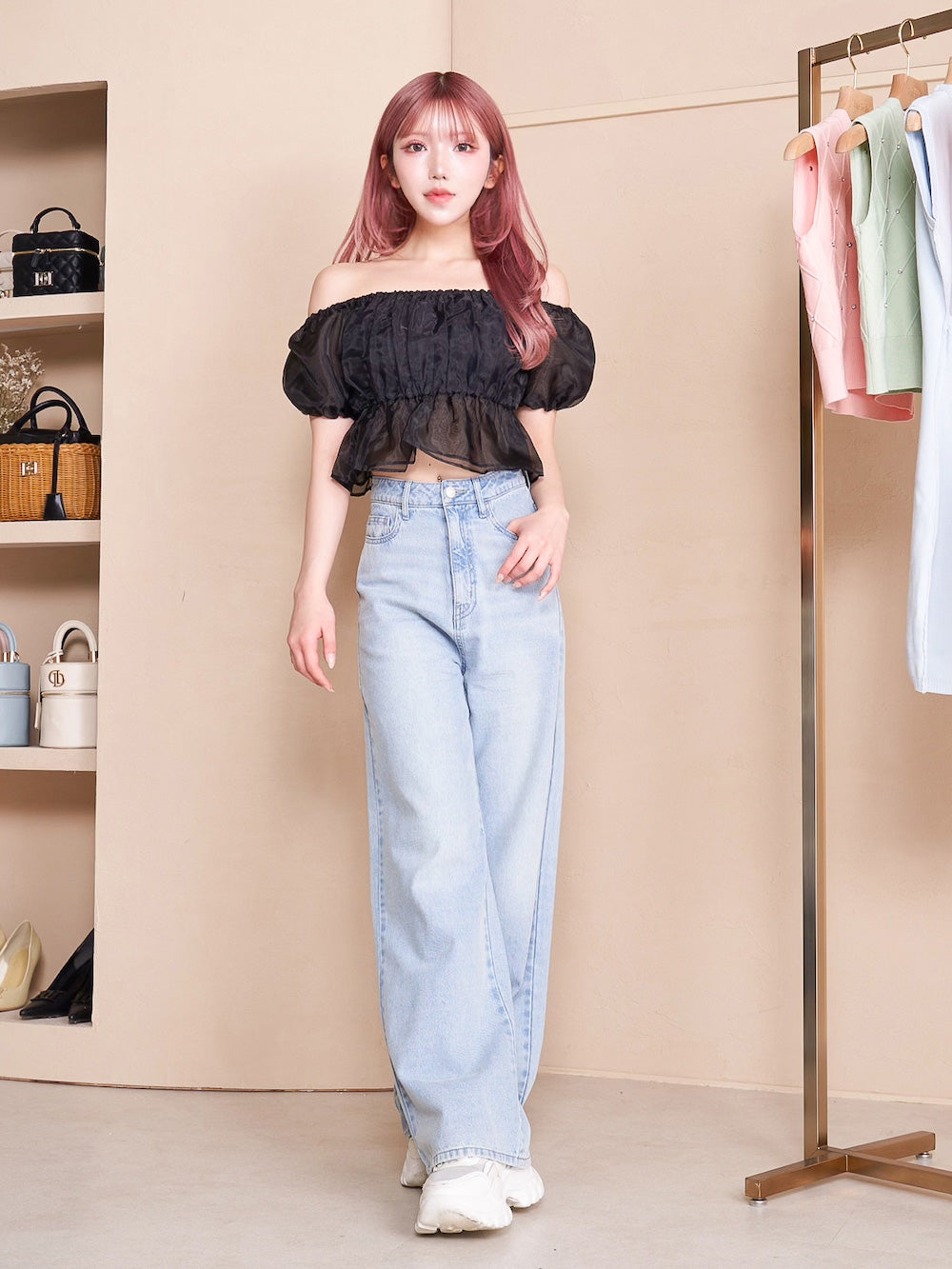モデル:160cm(着用サイズ:FREE 着用カラー:BLK)