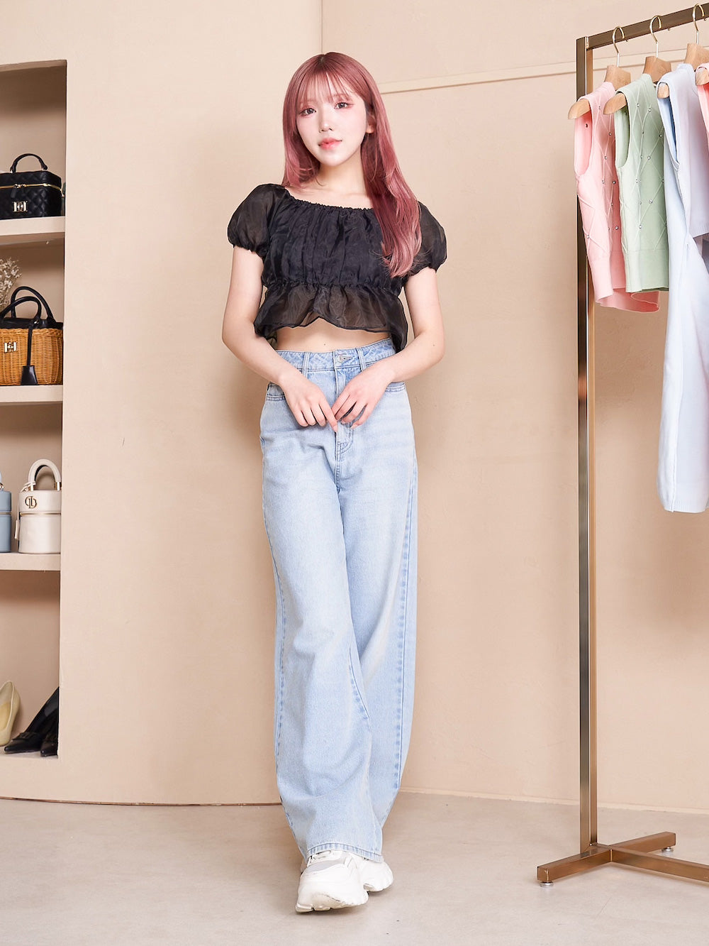 モデル:160cm(着用サイズ:FREE 着用カラー:BLK)