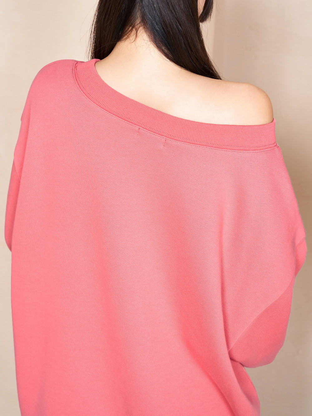 モデル:155cm(着用サイズ:FREE 着用カラー:PNK)