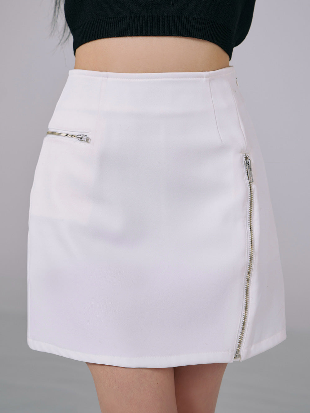 モデル:155cm(着用サイズ:S 着用カラー:WHT)