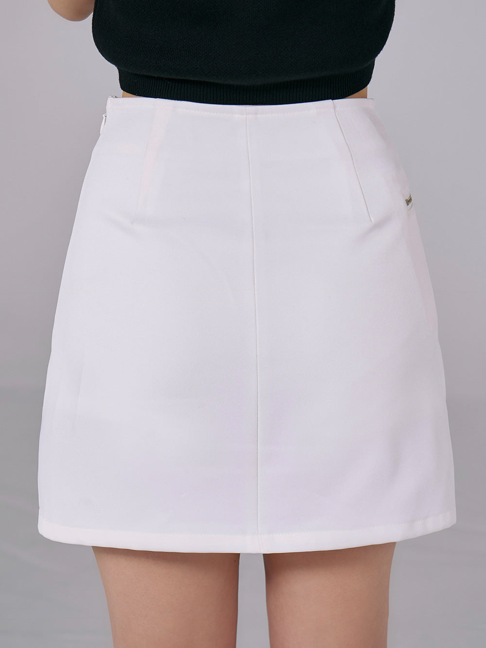 モデル:155cm(着用サイズ:S 着用カラー:WHT)