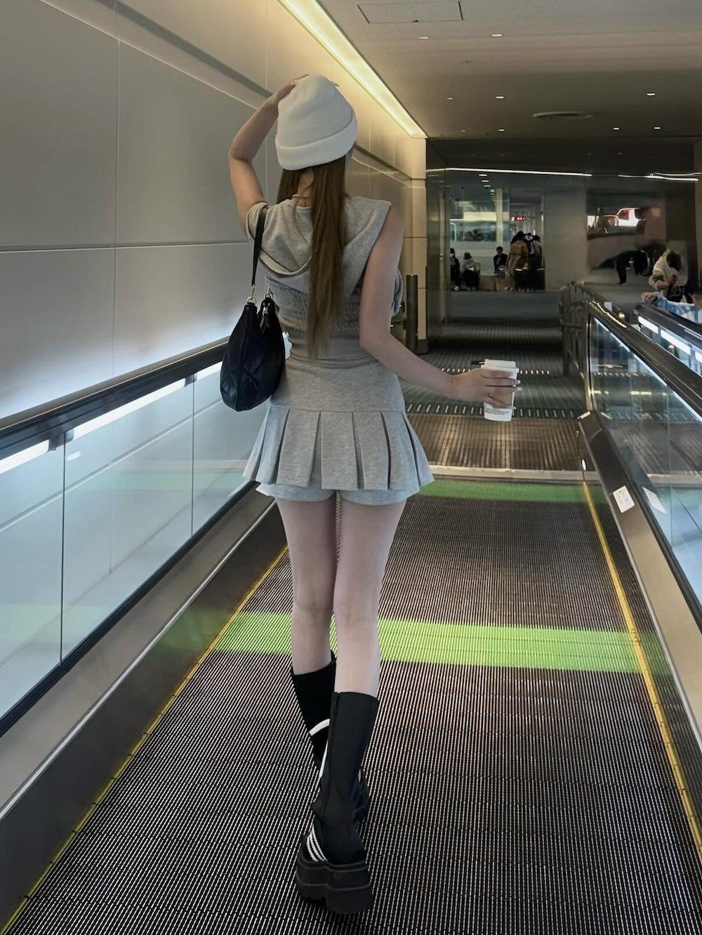 モデル:163cm(着用サイズ:FREE 着用カラー:GRY)