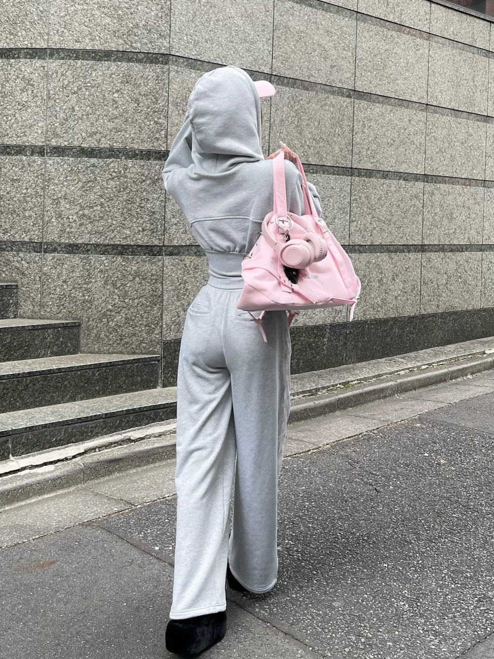 モデル:163cm(着用サイズ:FREE 着用カラー:GRY)