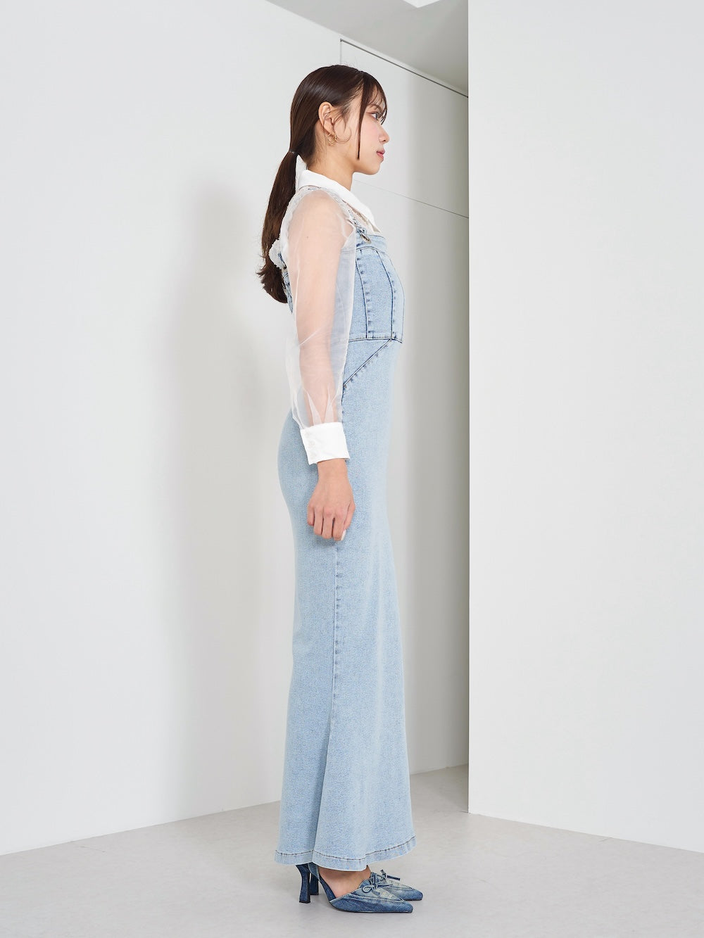 モデル:163cm(着用サイズ:FREE 着用カラー:I-BLU)