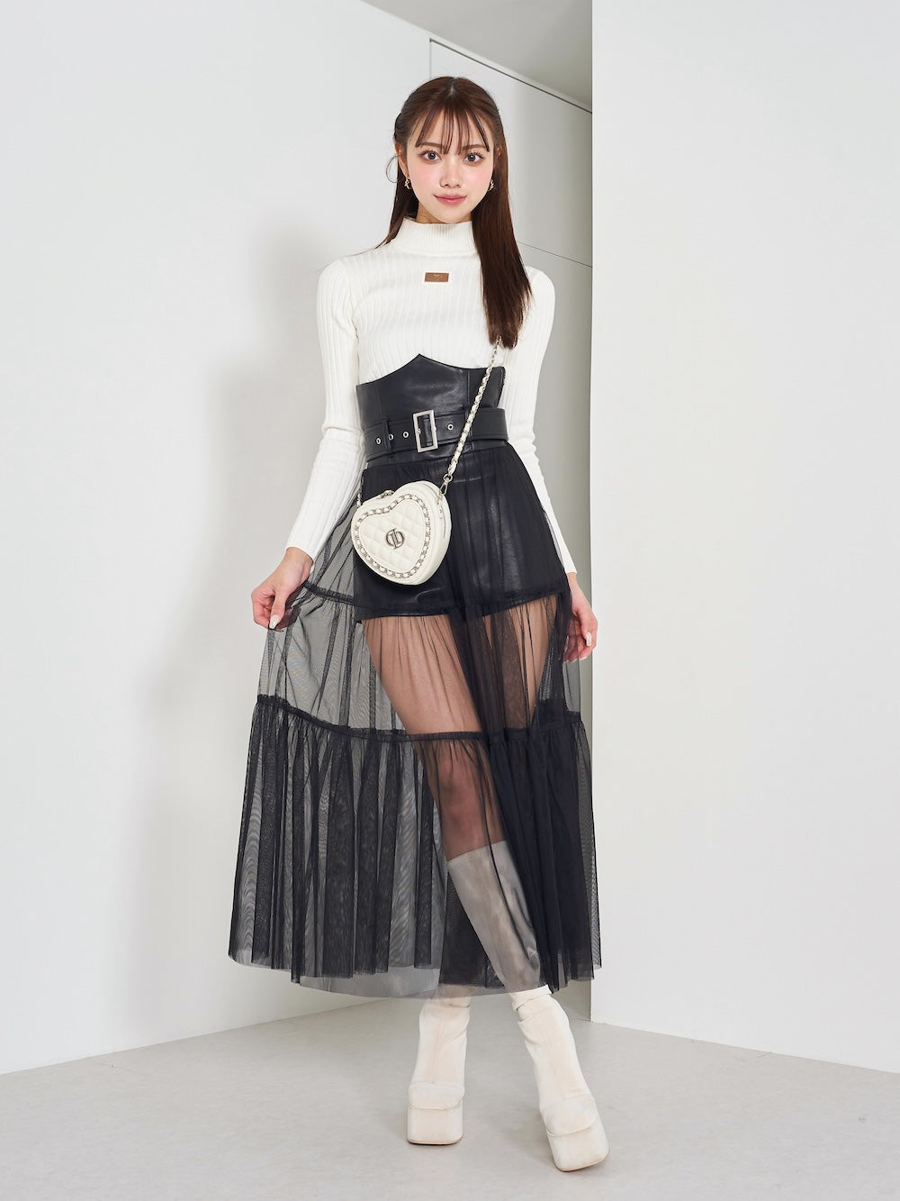 モデル:163cm(着用サイズ:FREE 着用カラー:WHT)