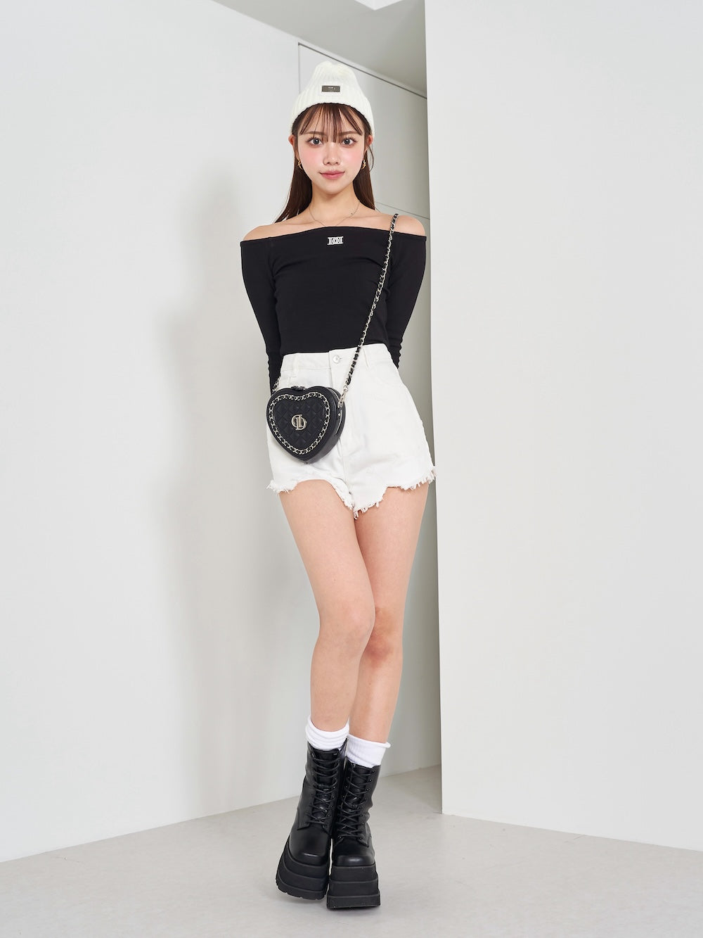 モデル:163cm(着用サイズ:S 着用カラー:WHT)