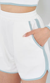 モデル:163cm(着用サイズ:FREE 着用カラー:WHT)