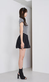 モデル:163cm(着用サイズ:FREE 着用カラー:BLK)