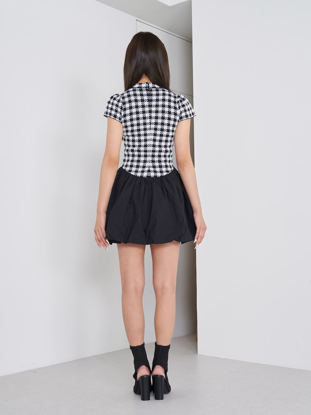 モデル:163cm(着用サイズ:FREE 着用カラー:BLK)