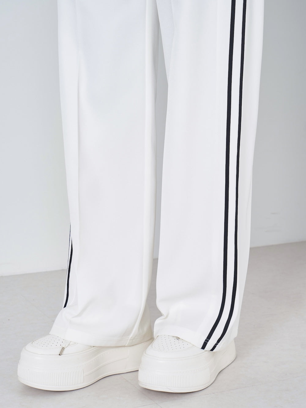 モデル:163cm(着用サイズ:FREE 着用カラー:WHT)
