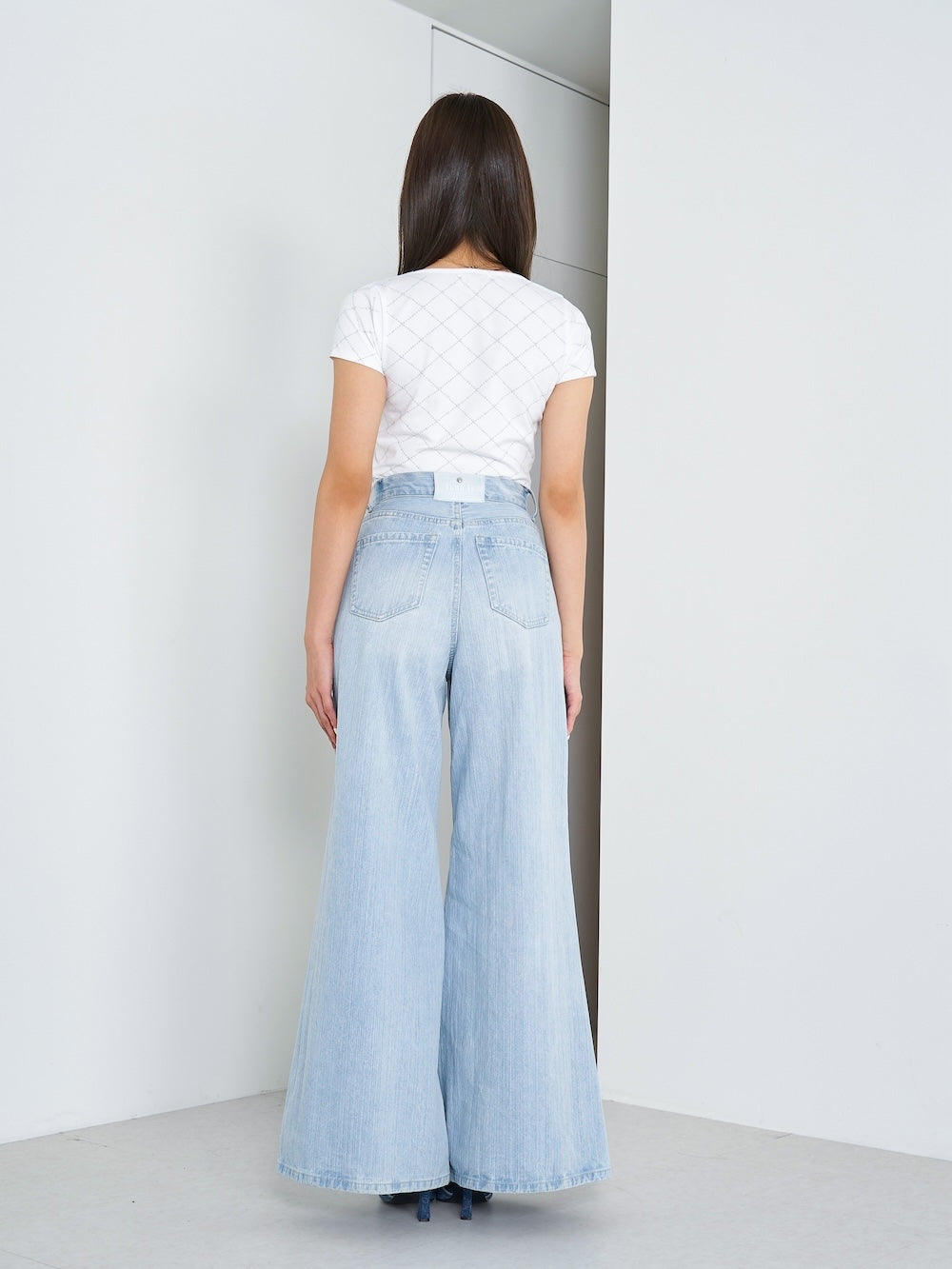 モデル:163cm(着用サイズ:FREE 着用カラー:WHT)