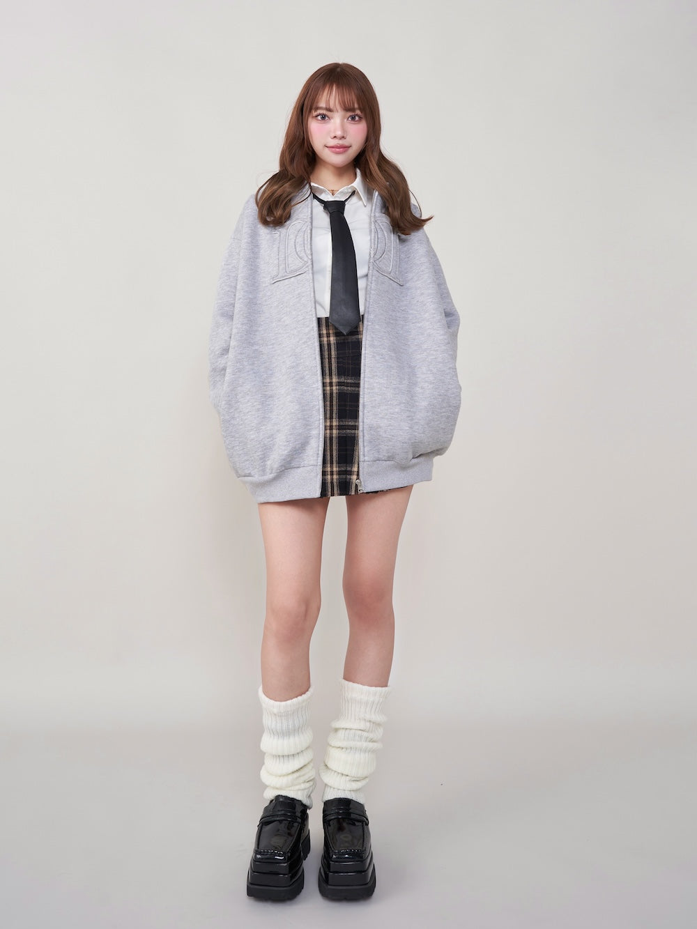 モデル:163cm(着用サイズ:FREE 着用カラー:GRY)