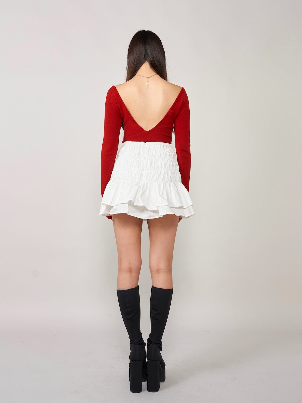 モデル:163cm(着用サイズ:FREE 着用カラー:RED)