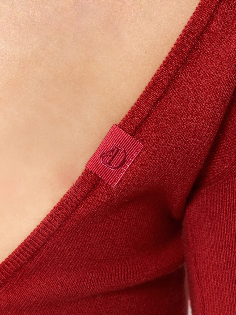 モデル:163cm(着用サイズ:FREE 着用カラー:RED)