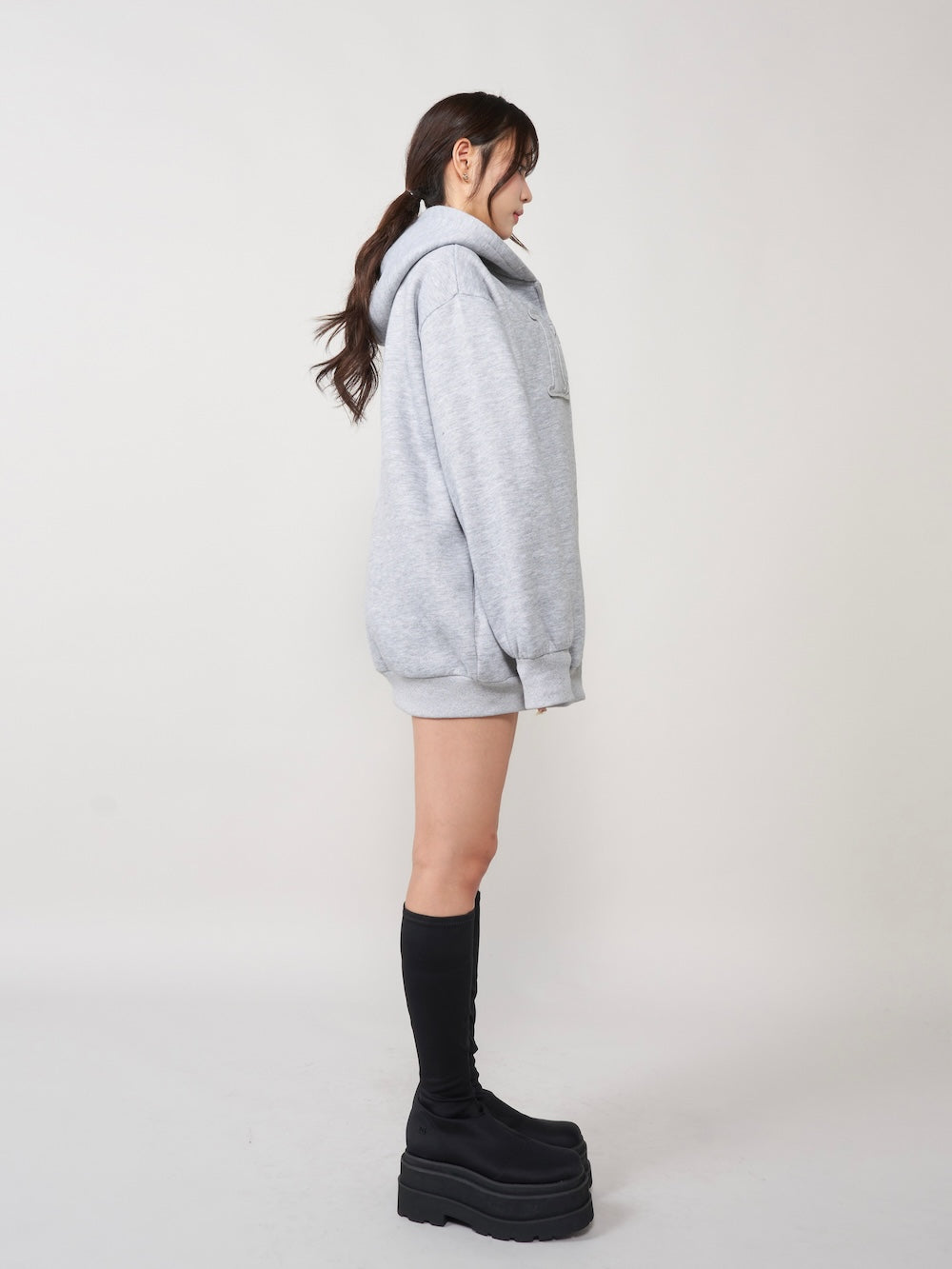 モデル:163cm(着用サイズ:FREE 着用カラー:GRY)