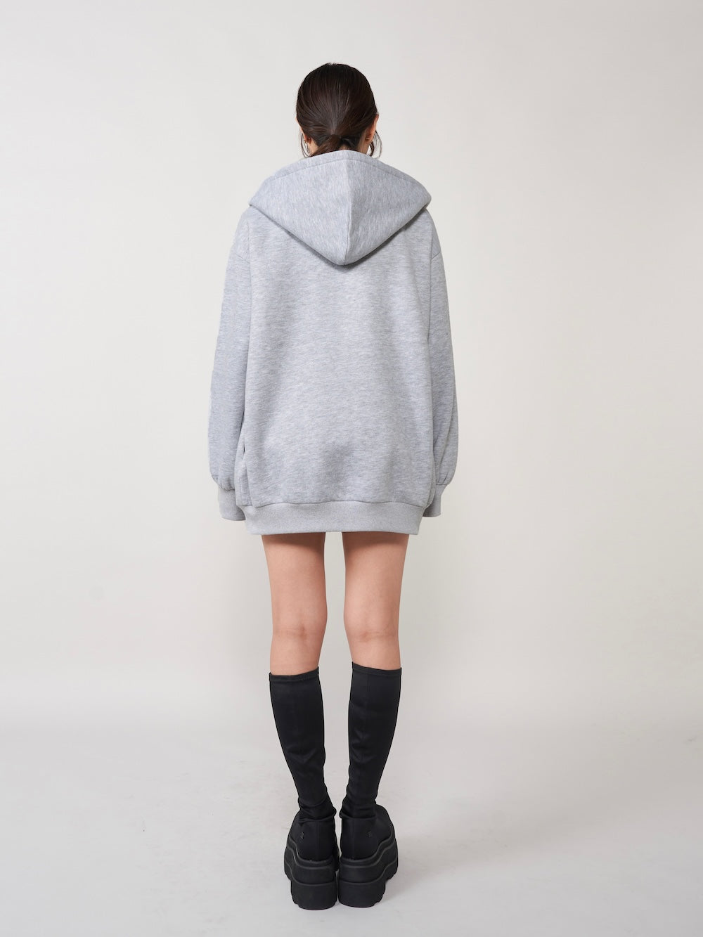 モデル:163cm(着用サイズ:FREE 着用カラー:GRY)