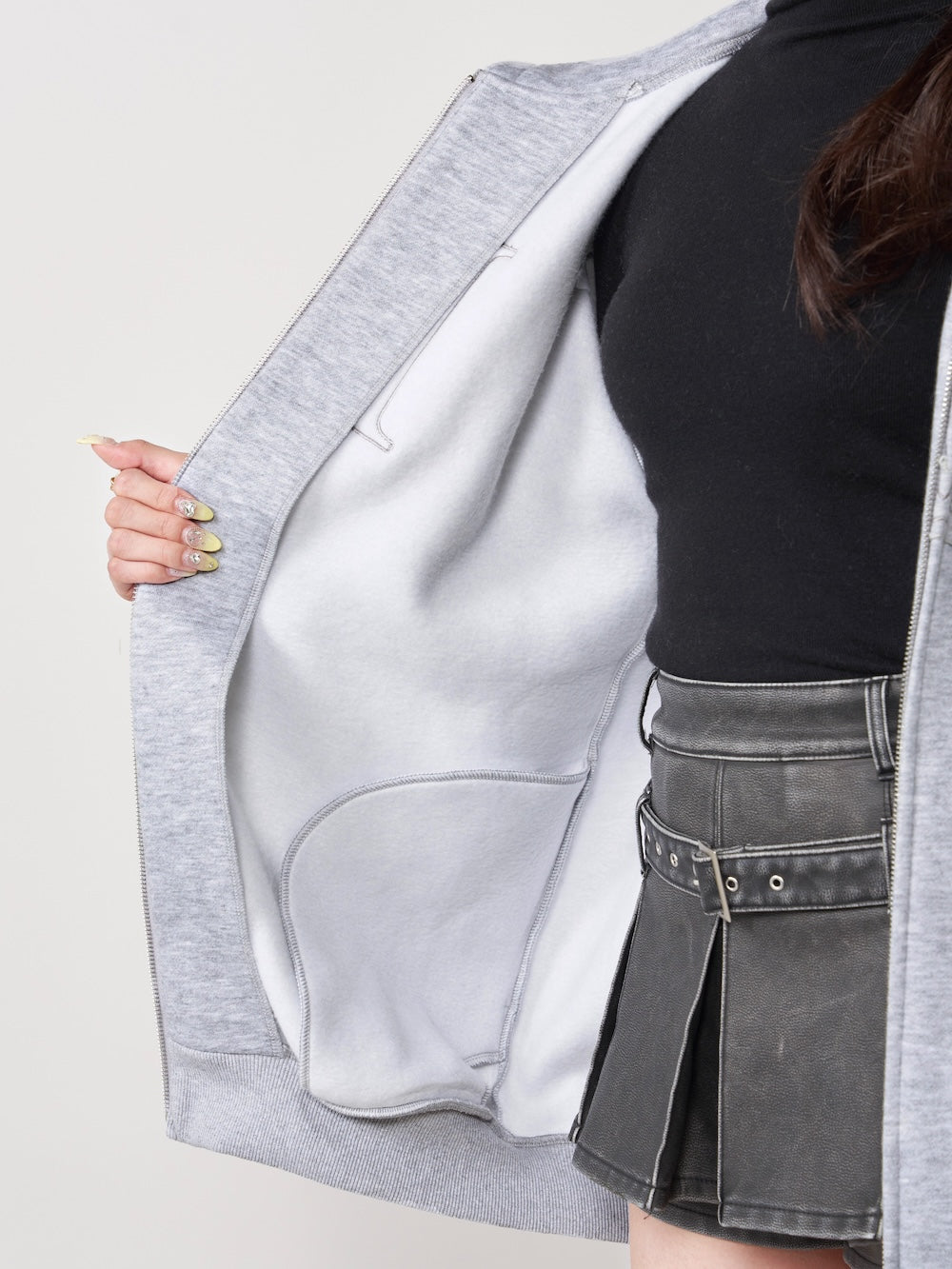 モデル:163cm(着用サイズ:FREE 着用カラー:GRY)