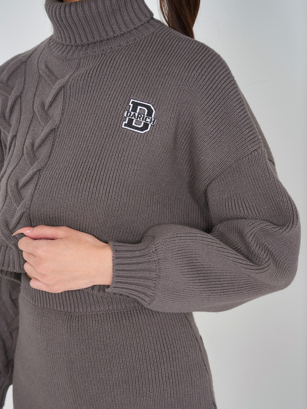 モデル:163cm(着用サイズ:FREE 着用カラー:GRY)