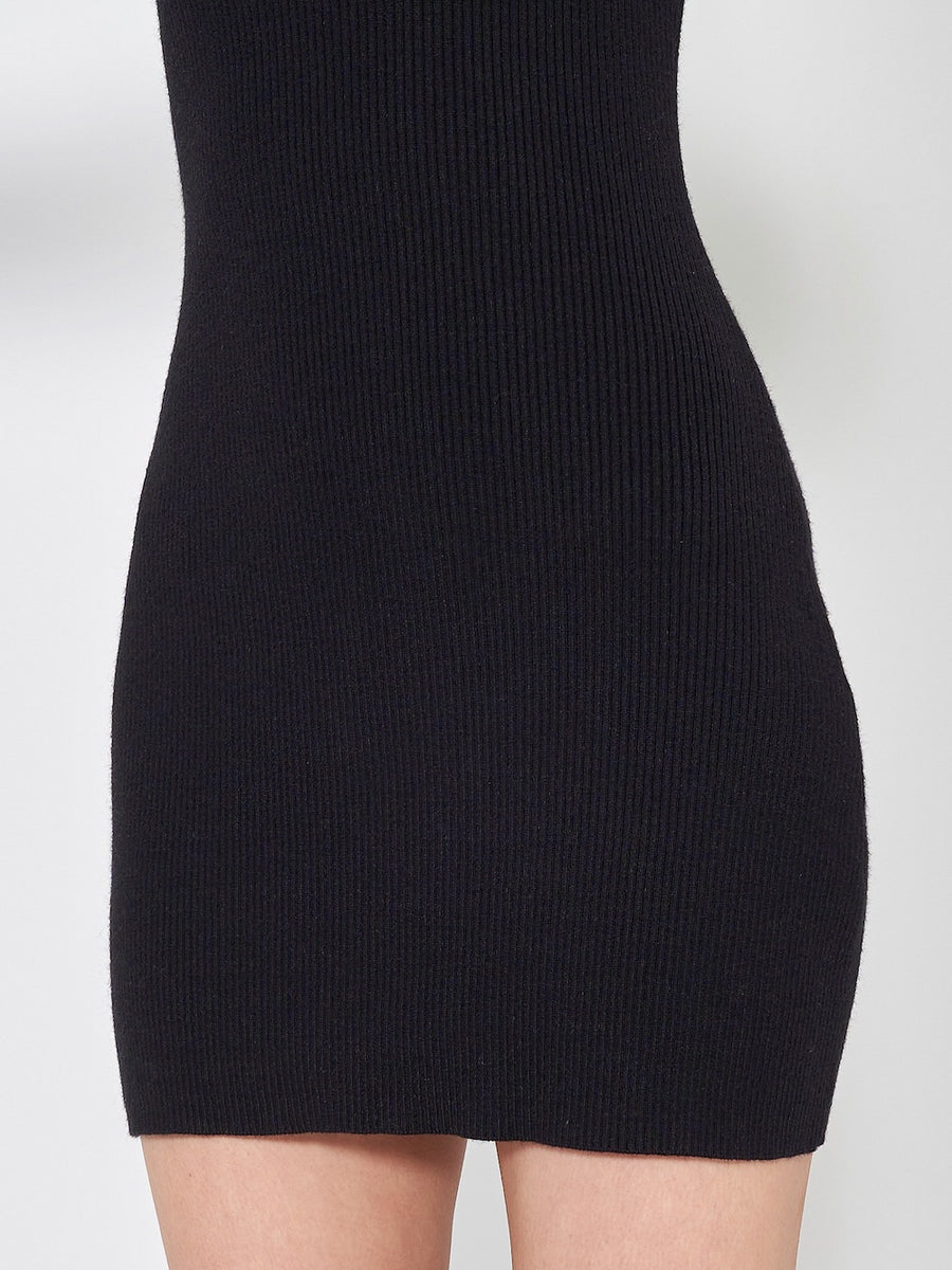 モデル:160cm(着用サイズ:FREE 着用カラー:BLK)