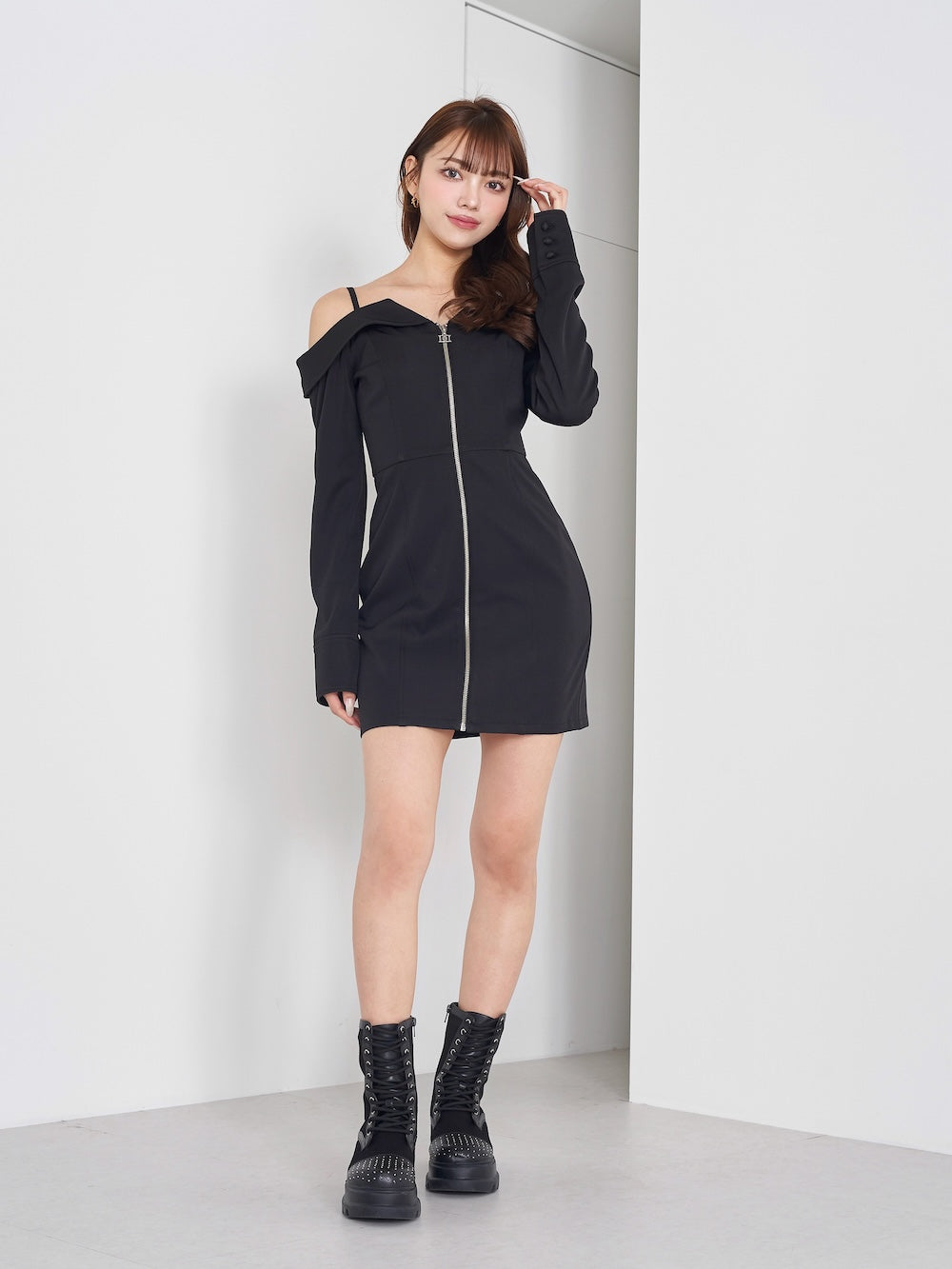 モデル:163cm(着用サイズ:FREE 着用カラー:BLK)