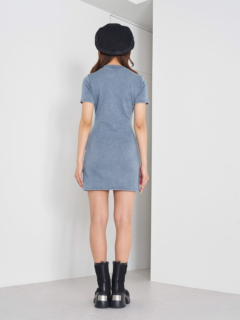 モデル:163cm(着用サイズ:FREE 着用カラー:BLU)