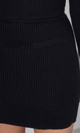 モデル:163cm(着用サイズ:FREE 着用カラー:BLK)