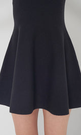 モデル:163cm(着用サイズ:FREE 着用カラー:BLK)