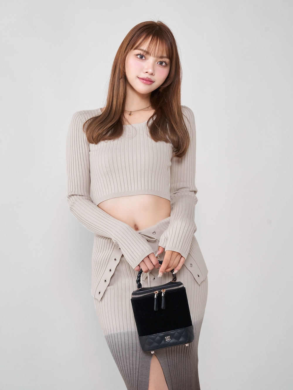 モデル:163cm(着用サイズ:FREE 着用カラー:GRY)