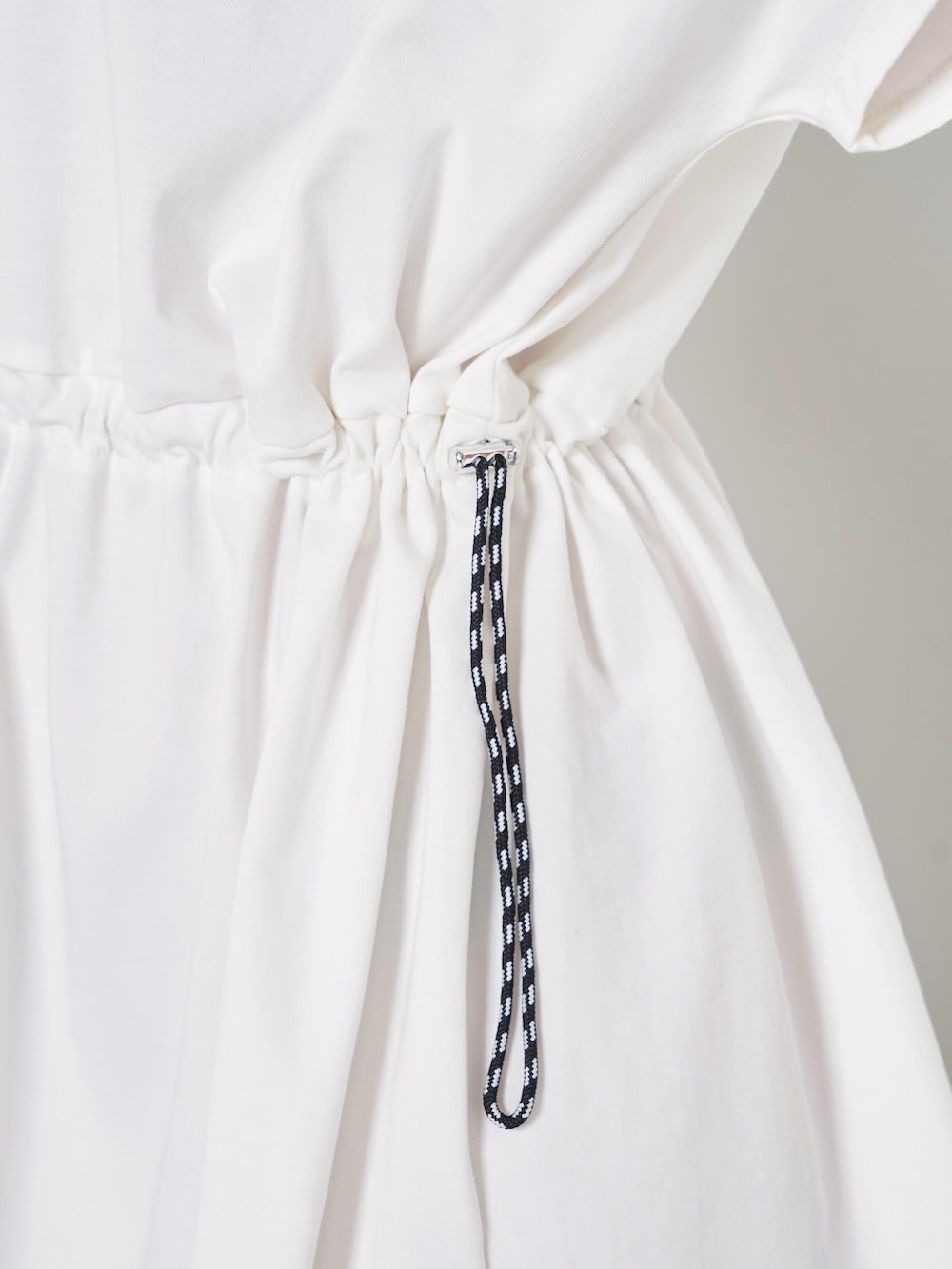 モデル:163cm(着用サイズ:FREE 着用カラー:WHT)