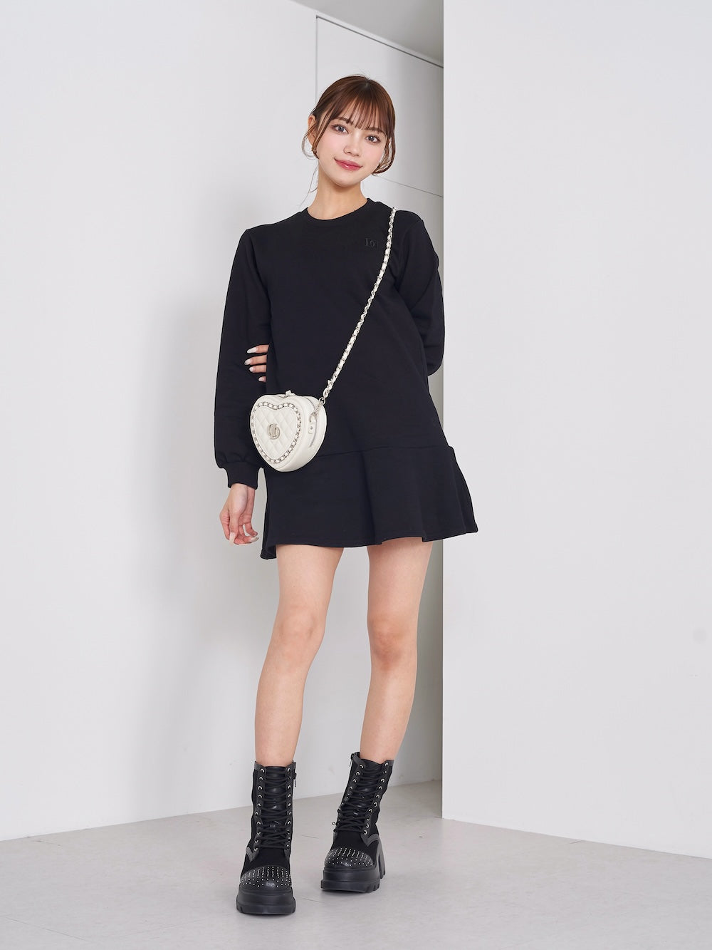モデル:163cm(着用サイズ:FREE 着用カラー:BLK)