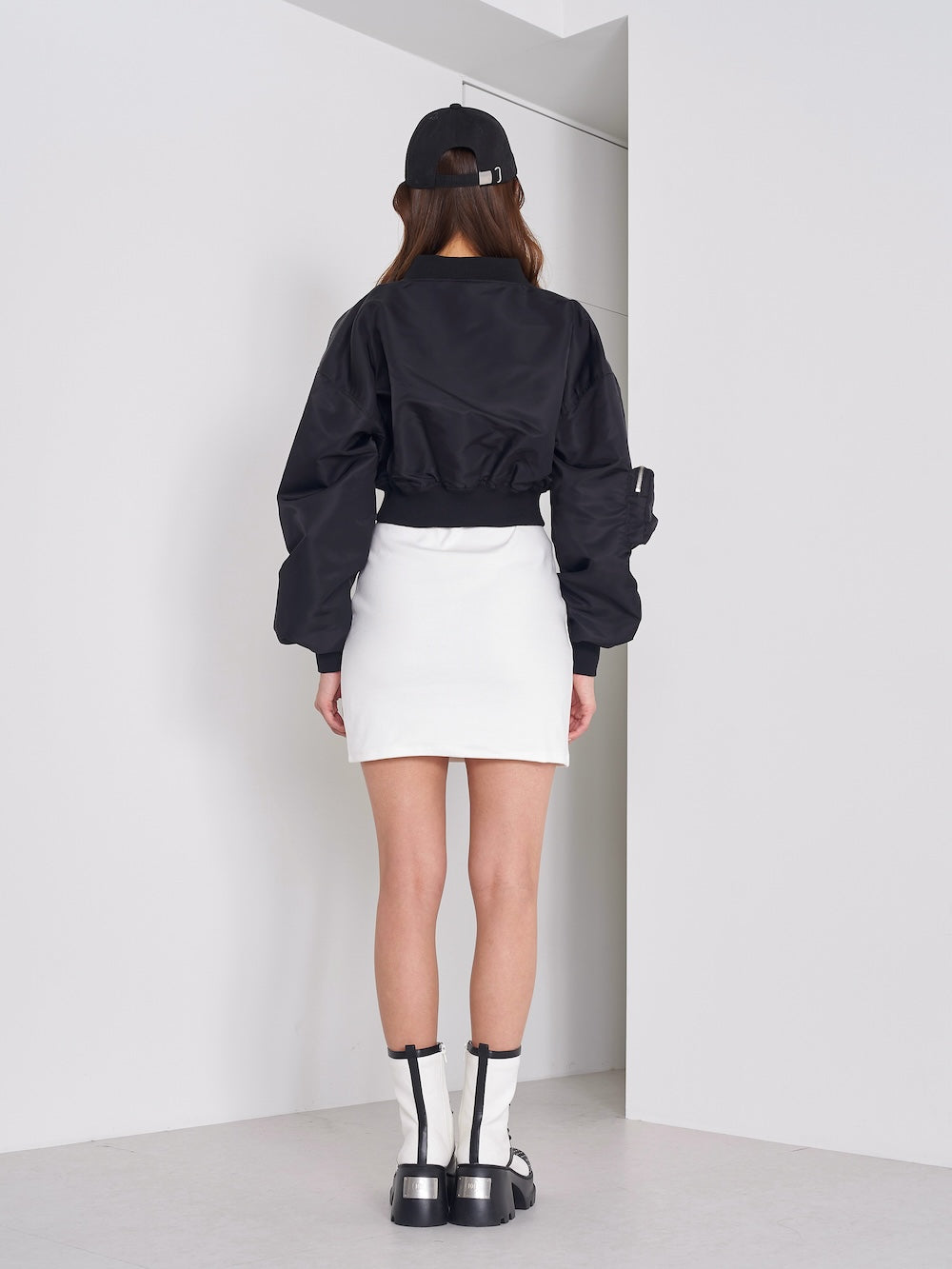 モデル:163cm(着用サイズ:FREE 着用カラー:BLK)