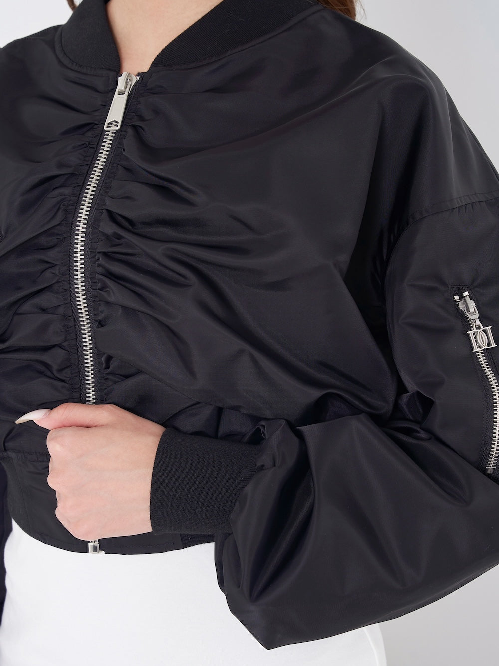 モデル:163cm(着用サイズ:FREE 着用カラー:BLK)