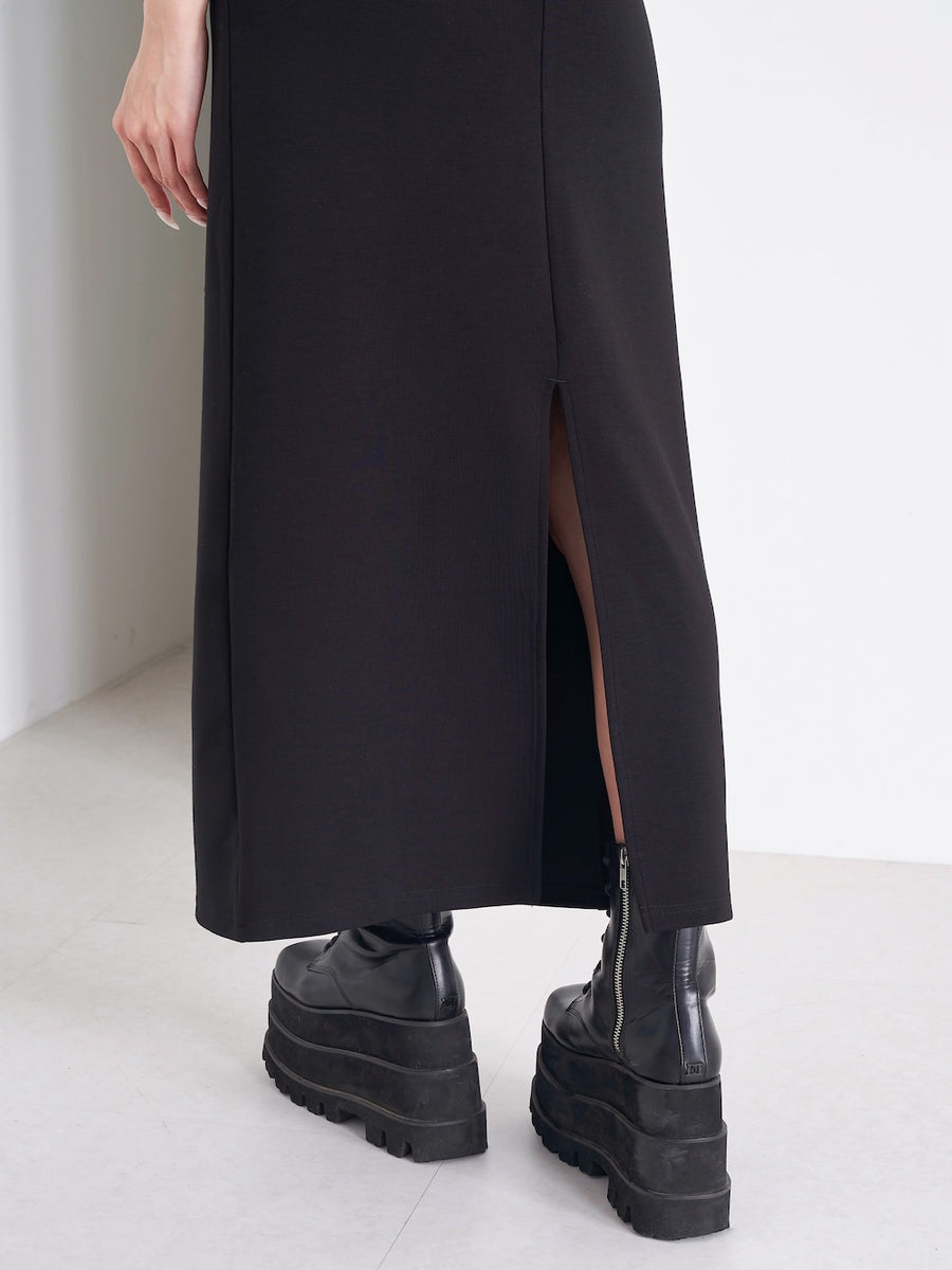 モデル:163cm(着用サイズ:FREE 着用カラー:BLK)