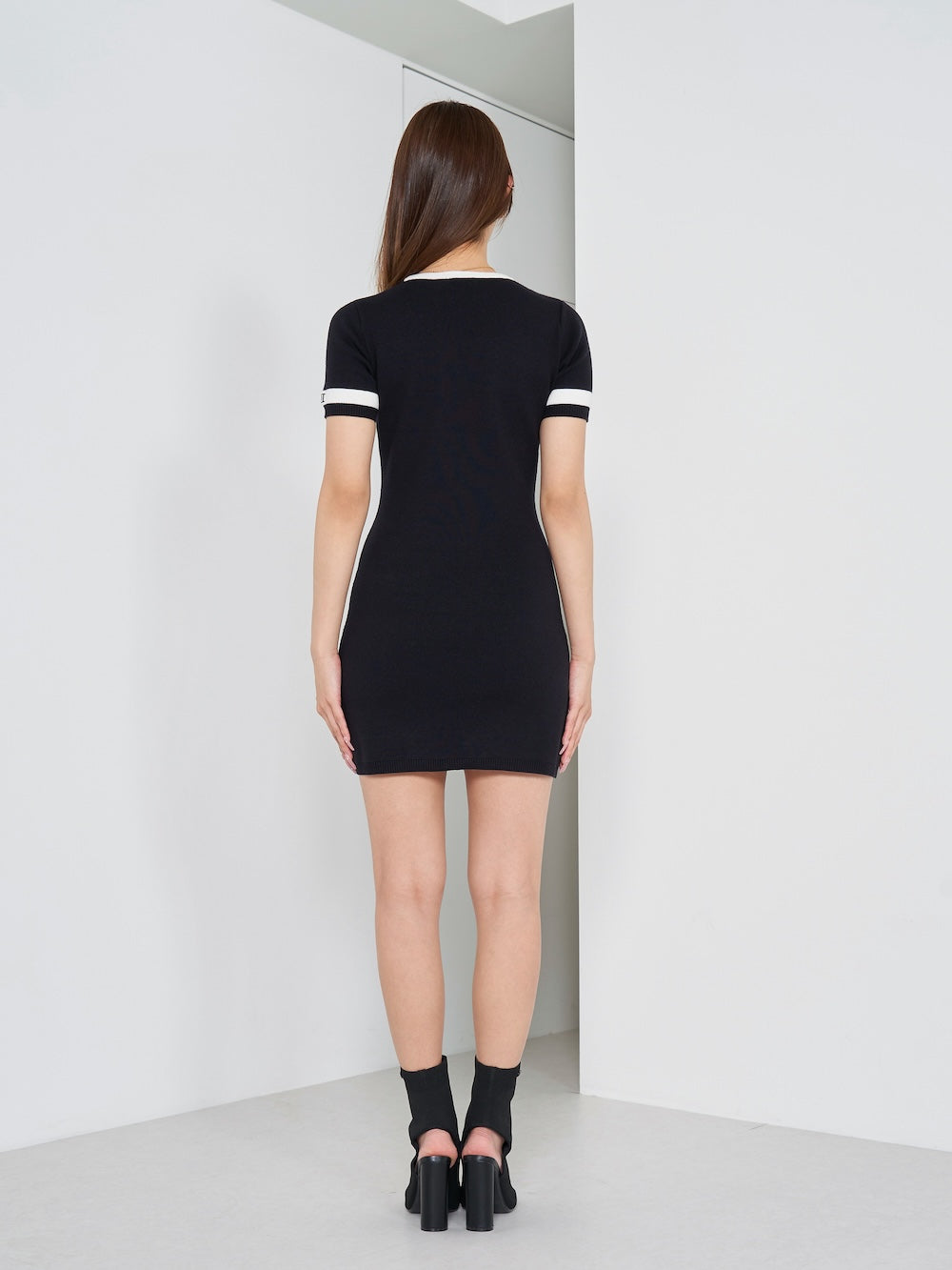 モデル:163cm(着用サイズ:FREE 着用カラー:BLK)