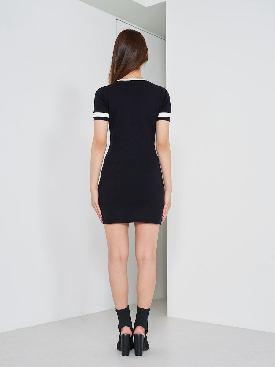 モデル:163cm(着用サイズ:FREE 着用カラー:BLK)