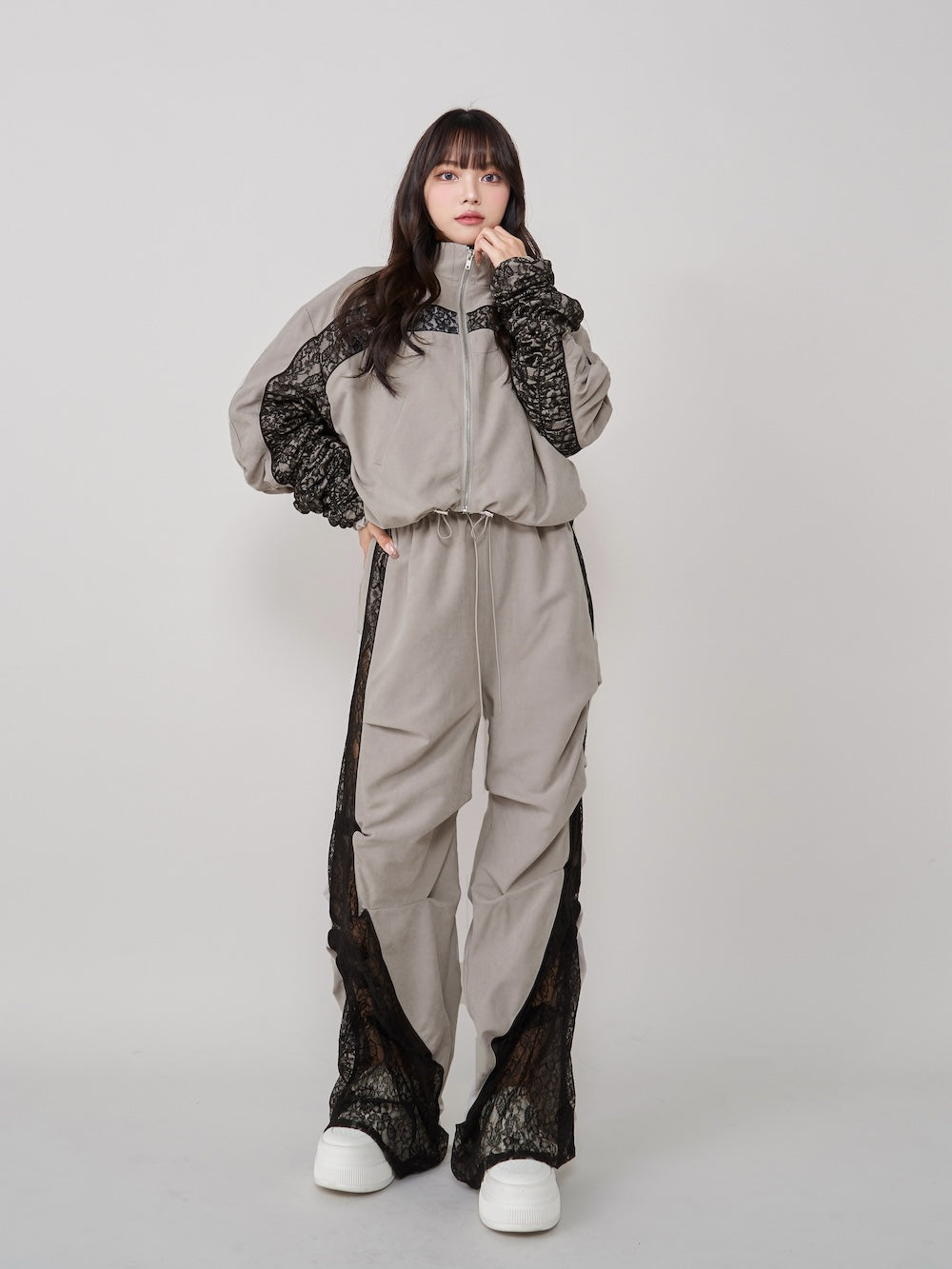 モデル:163cm(着用サイズ:FREE 着用カラー:GRY)