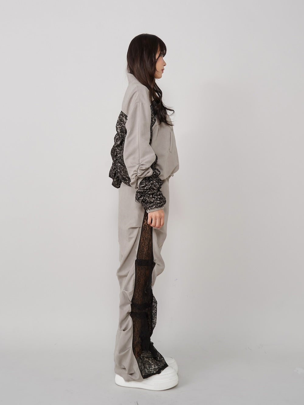 モデル:163cm(着用サイズ:FREE 着用カラー:GRY)