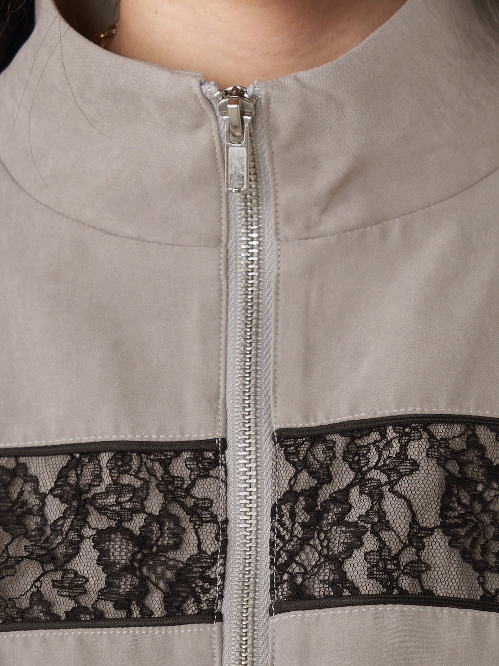 モデル:163cm(着用サイズ:FREE 着用カラー:GRY)