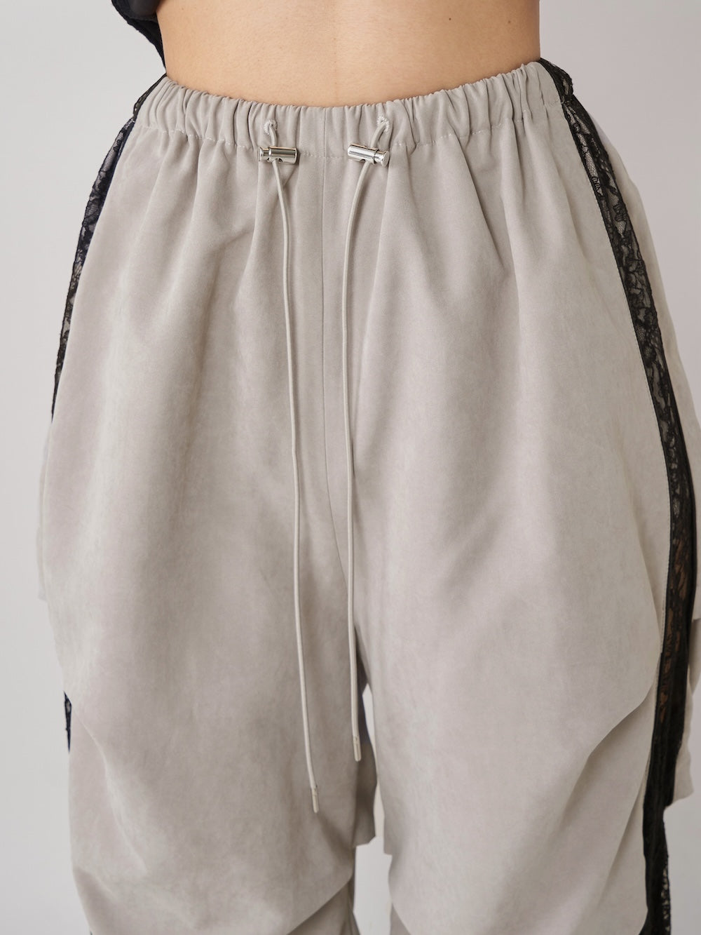 モデル:163cm(着用サイズ:FREE 着用カラー:GRY)