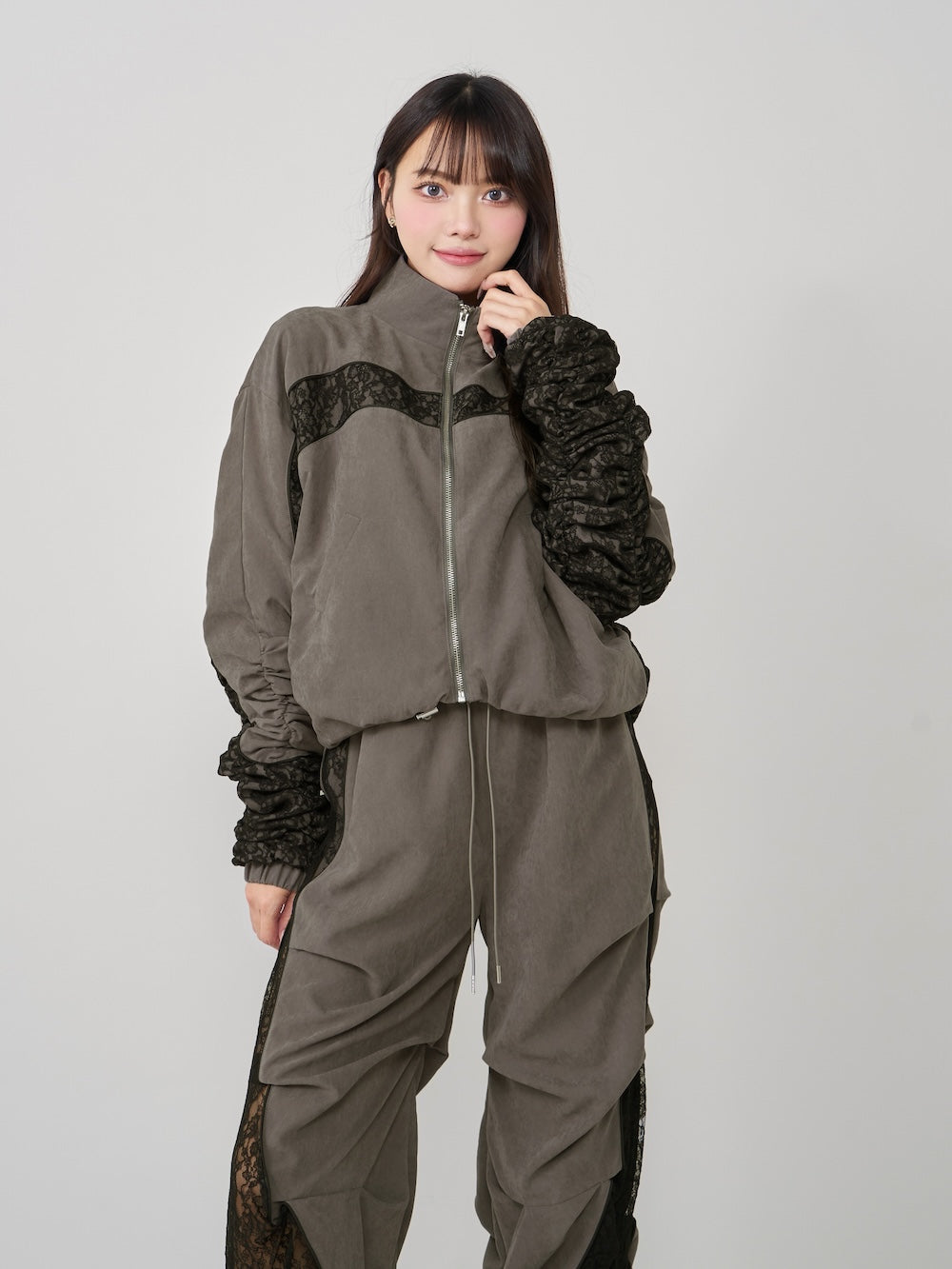 モデル:163cm(着用サイズ:FREE 着用カラー:C-GRY)