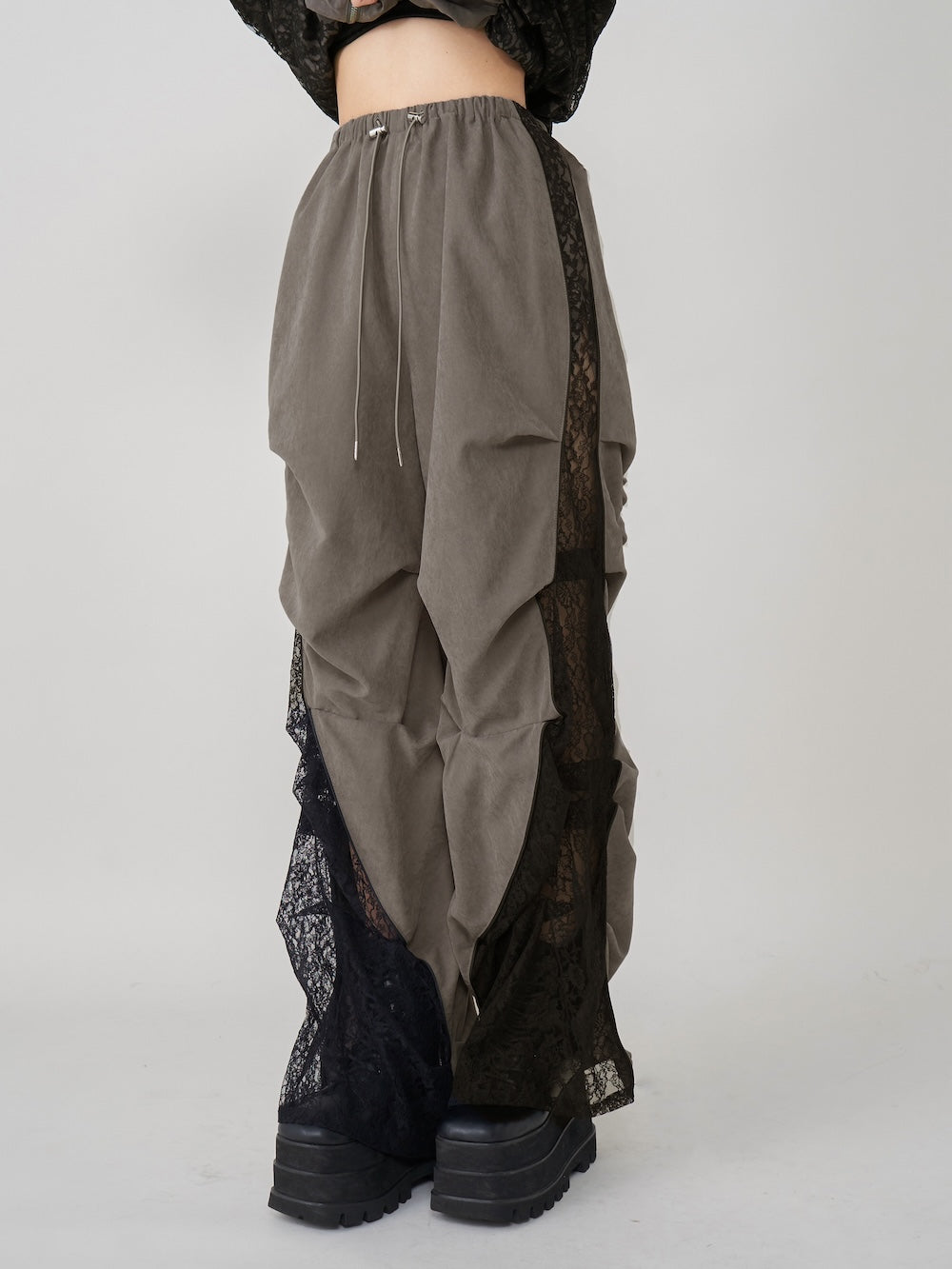 モデル:163cm(着用サイズ:FREE 着用カラー:C-GRY)