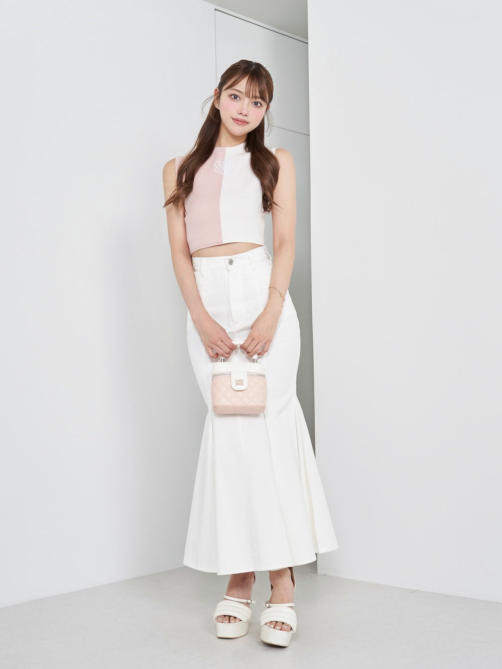 モデル:163cm(着用サイズ:S 着用カラー:WHT)