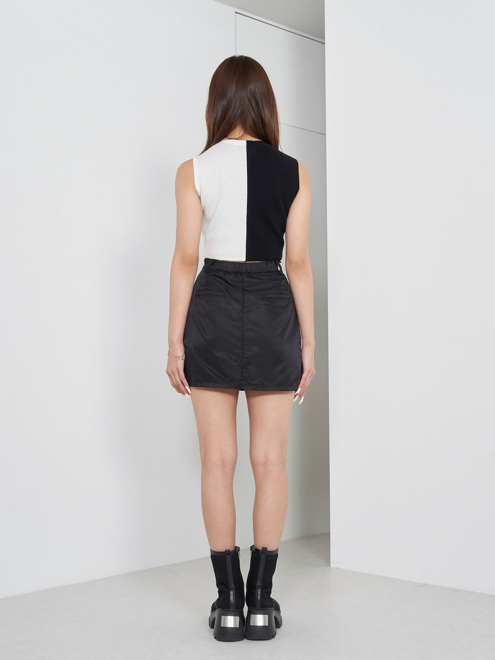 モデル:163cm(着用サイズ:FREE 着用カラー:BLK)